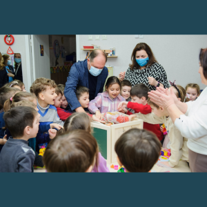 58 de instituții preșcolare din Chișinău au fost dotate cu materiale promoționale, jucării cognitive, seturi Lego și Duplo