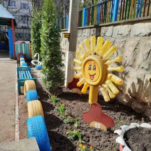 Acțiuni de salubrizare și amenajare a terenului instituției de învățământ în grădinița – creșă nr.212, str.N.M.Spătaru, 3/1